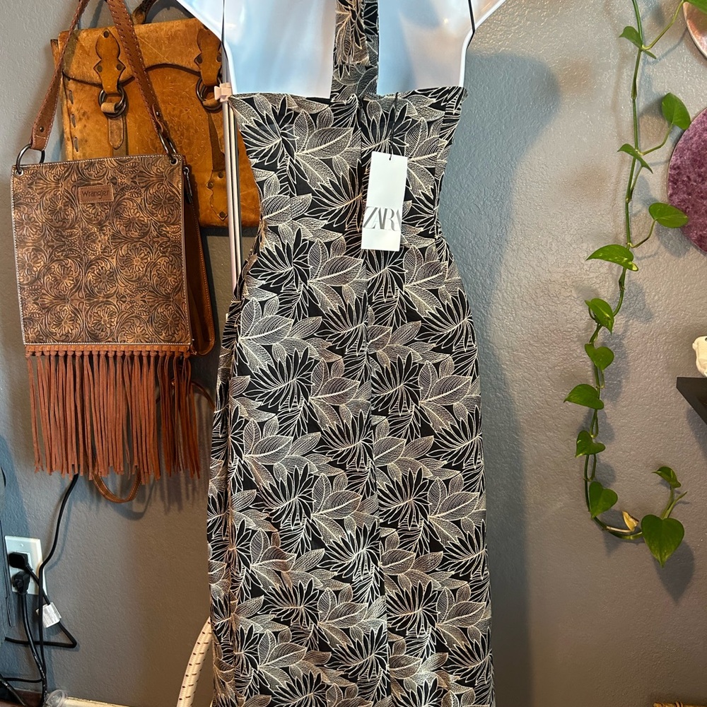 Zara Black and White Asymmetrical Halter Sheath Dress - Picture 8 of 15